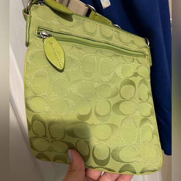 Lime 🍋‍🟩 green Coach crossbody - Picture 4 of 11